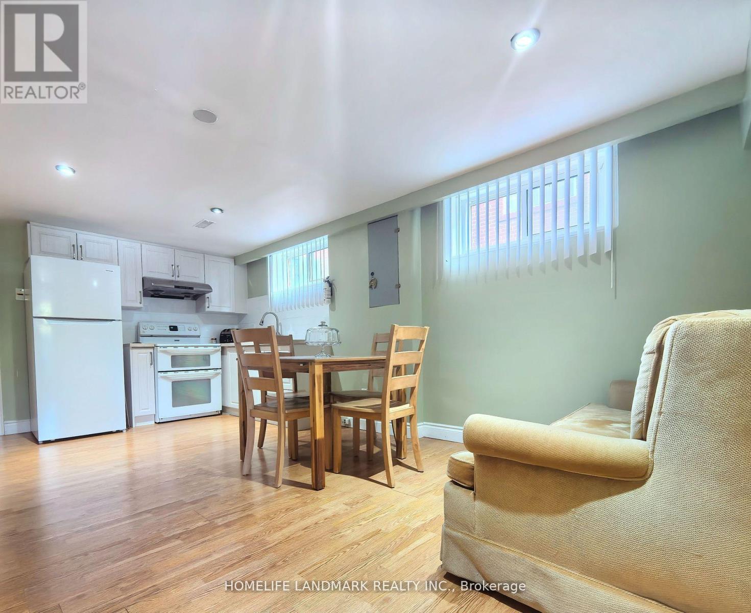 Main & Bsmt - 74 Baroness Crescent, Toronto, Ontario  M2J 3K6 - Photo 4 - C12387443