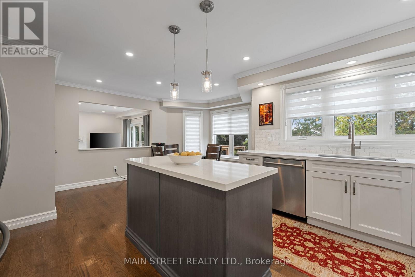 255 Glenway Circle, Newmarket, Ontario  L3Y 7S6 - Photo 10 - N12387468