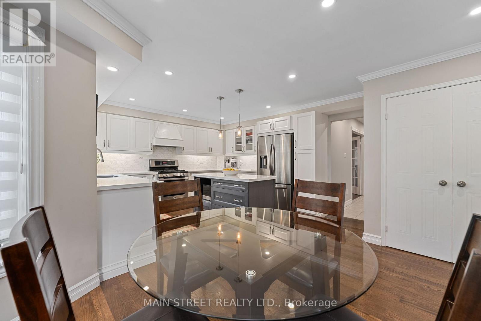 255 Glenway Circle, Newmarket, Ontario  L3Y 7S6 - Photo 11 - N12387468