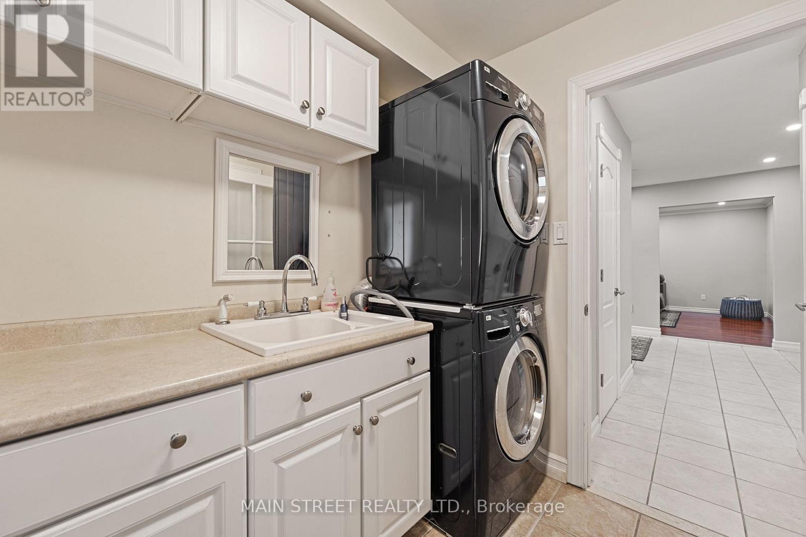 255 Glenway Circle, Newmarket, Ontario  L3Y 7S6 - Photo 18 - N12387468