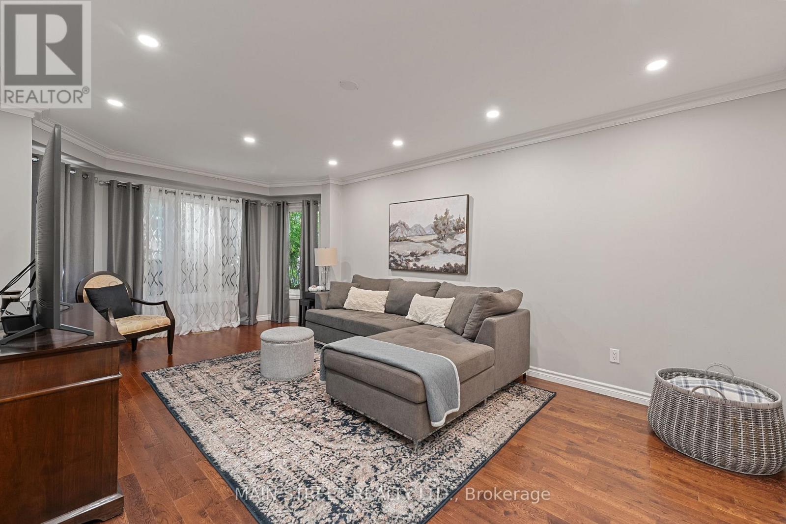 255 Glenway Circle, Newmarket, Ontario  L3Y 7S6 - Photo 6 - N12387468