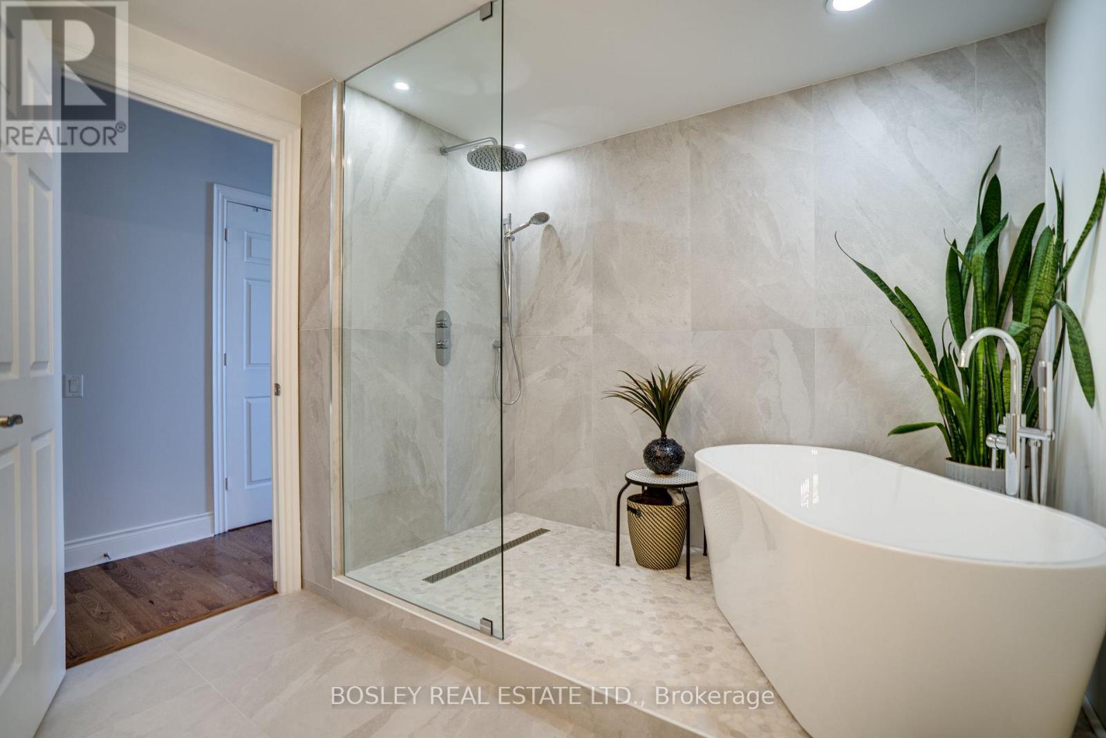Ph08 - 5229 Dundas Street W, Toronto, Ontario  M6B 6L9 - Photo 20 - W12387473