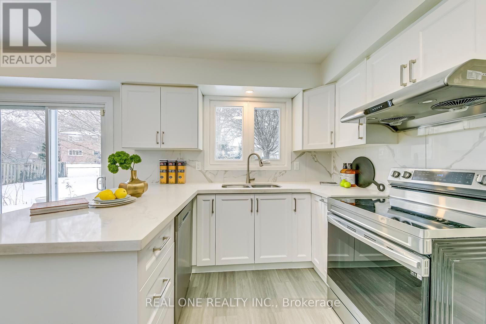 153 Cavendish Court, Oakville, Ontario  L6J 5S3 - Photo 17 - W12387484