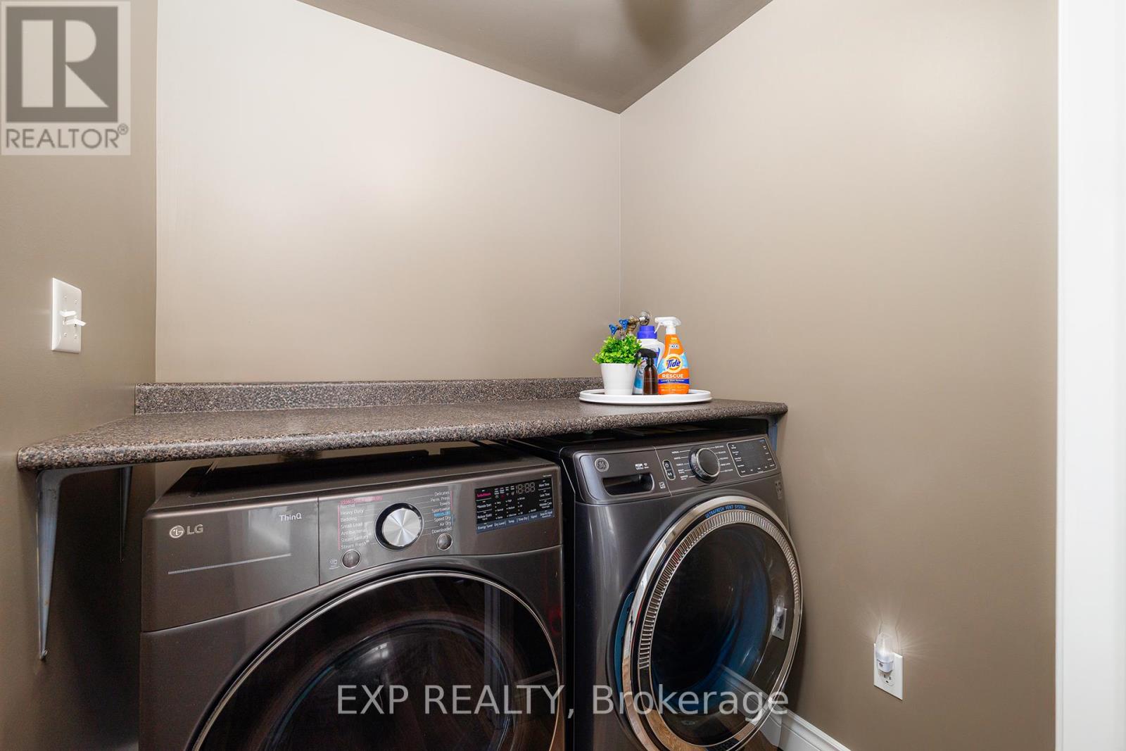 35 Hollinrake Avenue, Brantford, Ontario  N3T 0B6 - Photo 25 - X12387508