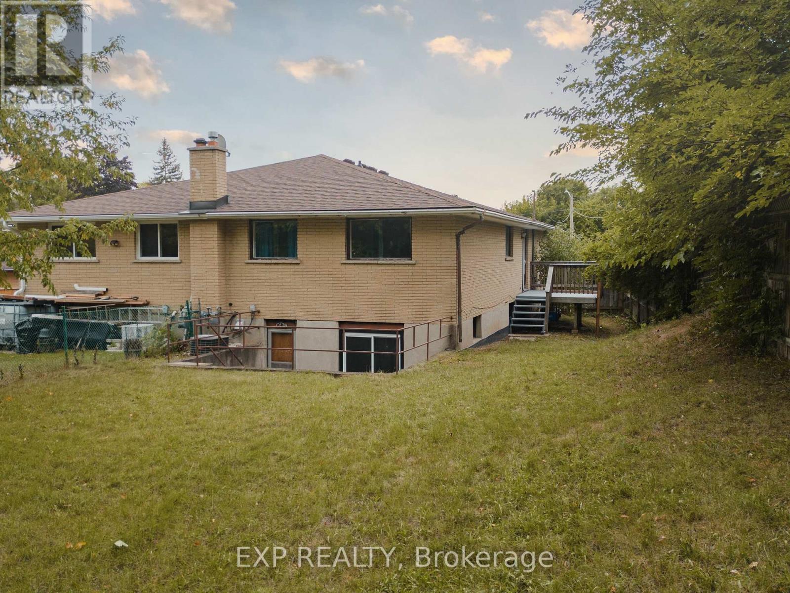 310 Southill Drive, Kitchener, Ontario  N2A 2R1 - Photo 25 - X12387510