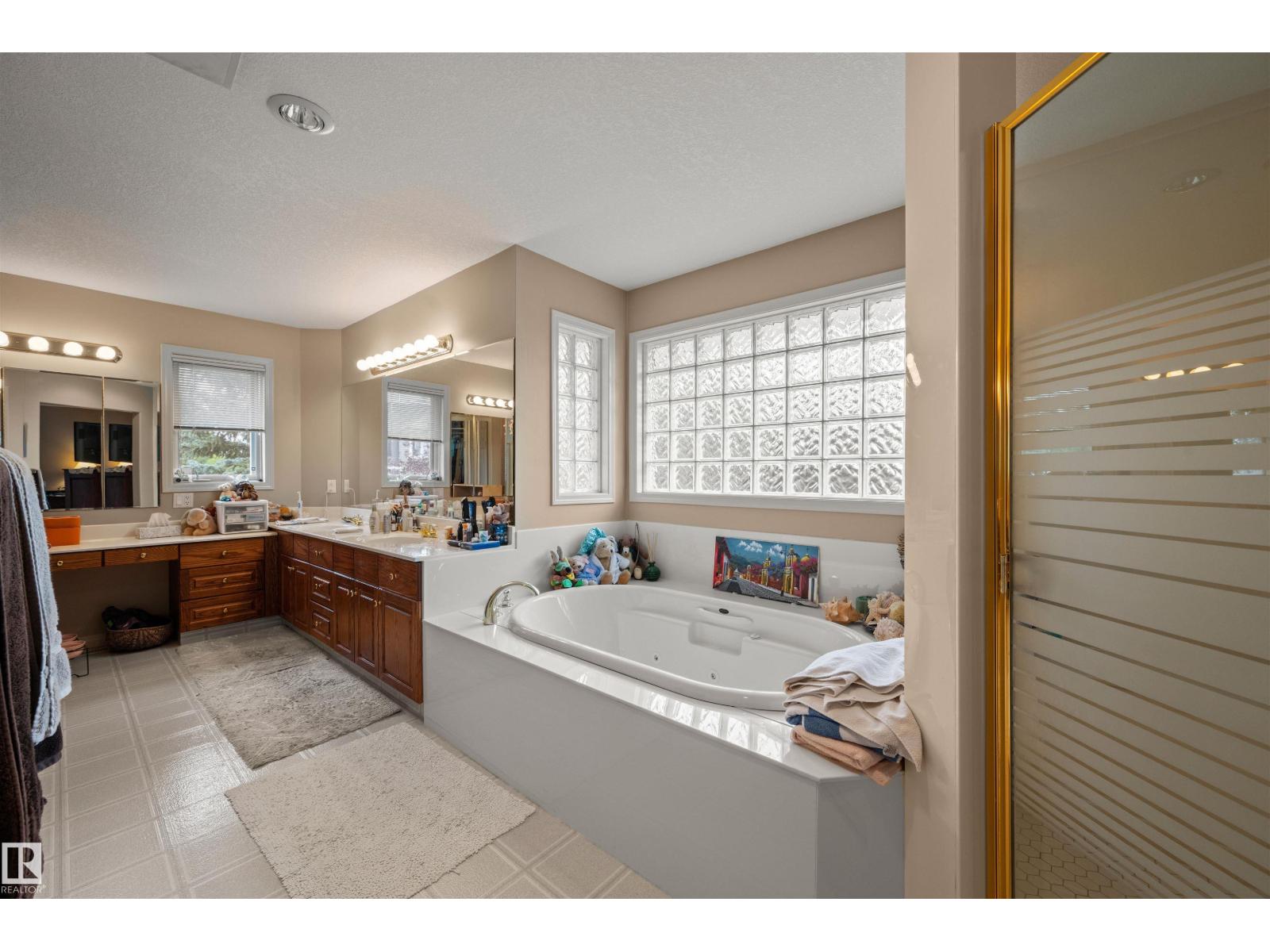 403 Twin Brooks Cr Nw, Edmonton, Alberta  T6J 6V2 - Photo 19 - E4456674