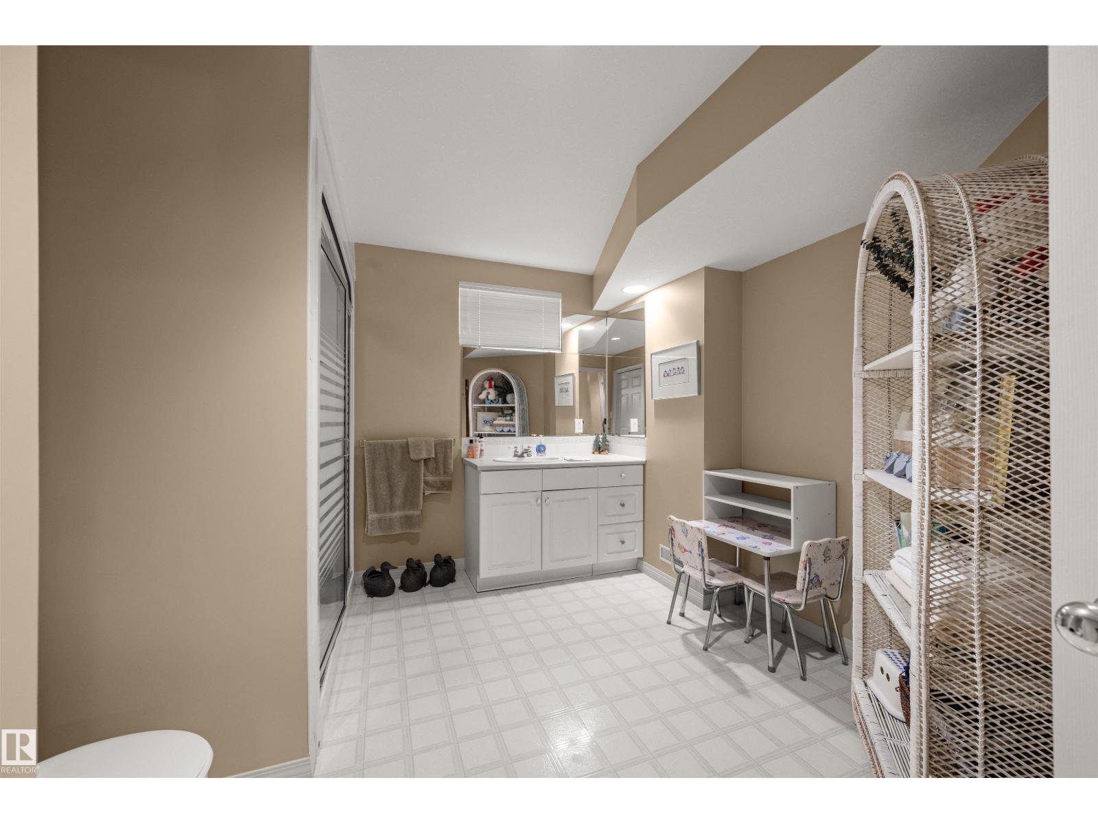 403 Twin Brooks Cr Nw, Edmonton, Alberta  T6J 6V2 - Photo 31 - E4456674