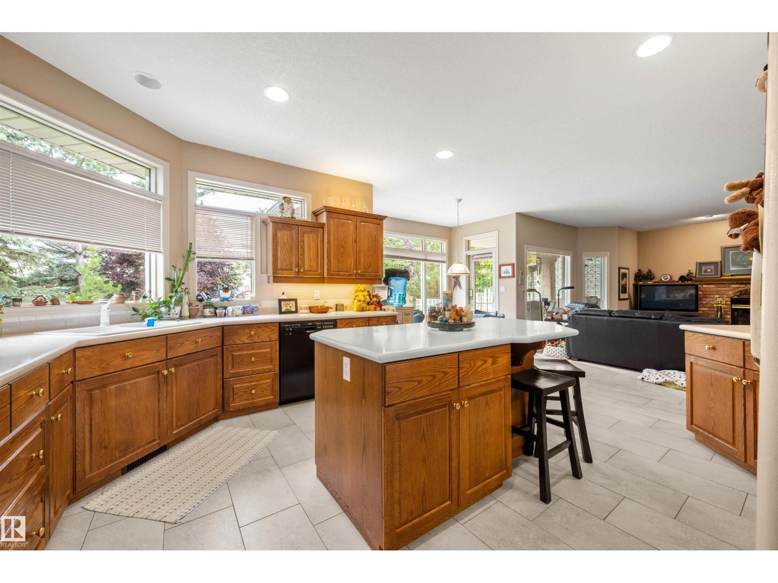 403 Twin Brooks Cr Nw, Edmonton, Alberta  T6J 6V2 - Photo 7 - E4456674