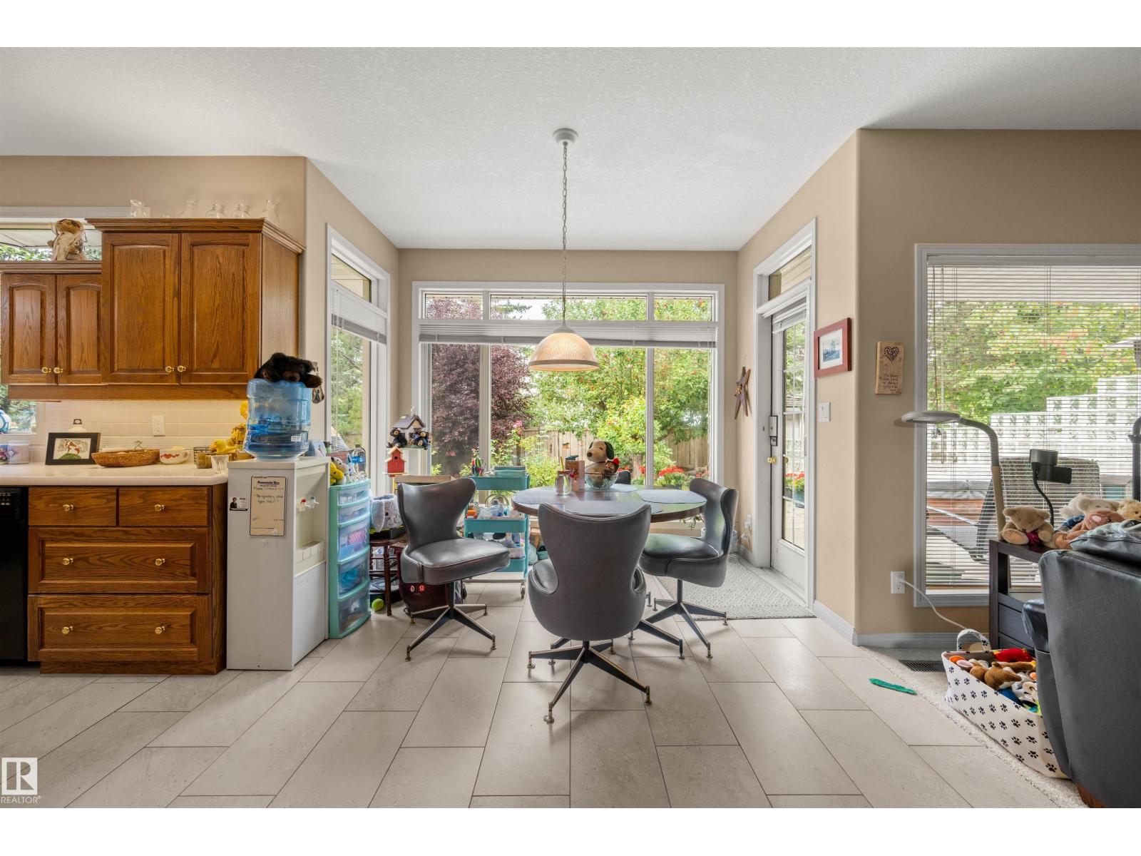 403 Twin Brooks Cr Nw, Edmonton, Alberta  T6J 6V2 - Photo 9 - E4456674