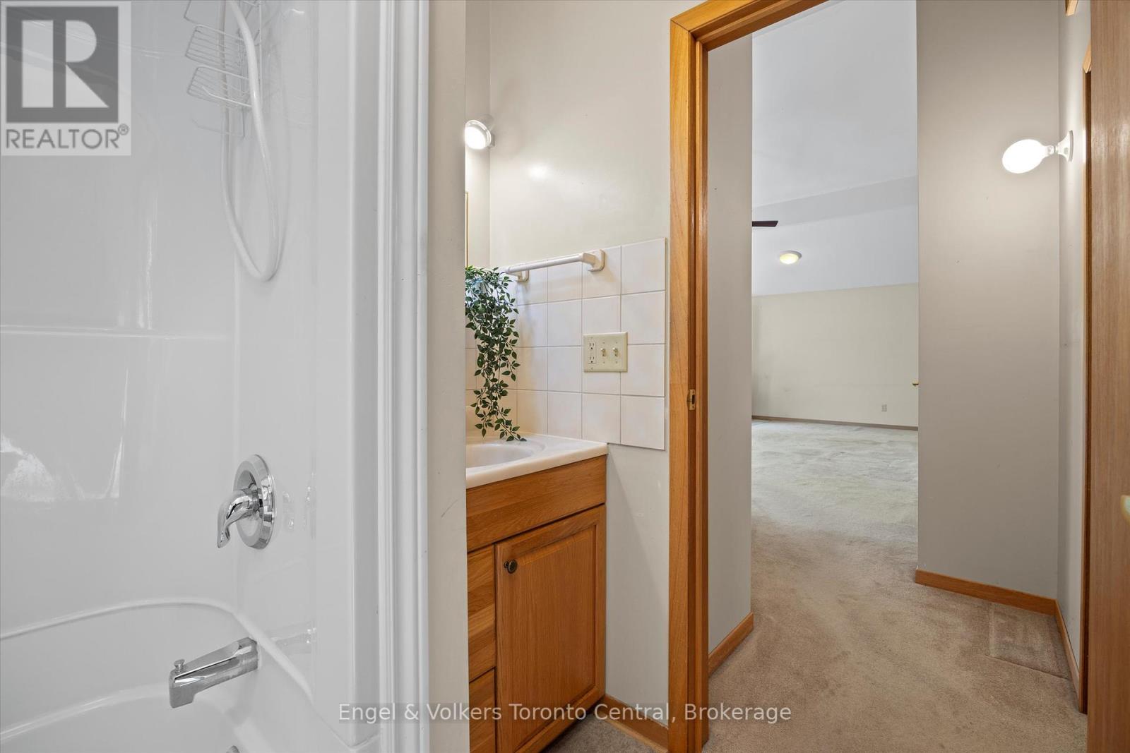 13 Hickory Crescent, Seguin, Ontario  P0C 1J0 - Photo 24 - X12387565