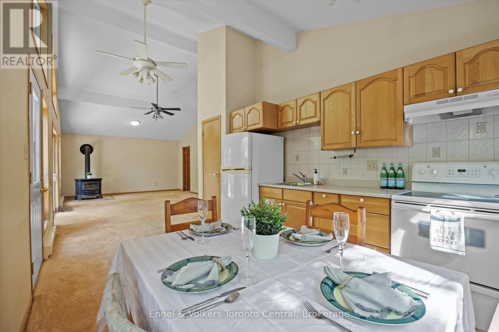 13 Hickory Crescent, Seguin, Ontario  P0C 1J0 - Photo 4 - X12387565
