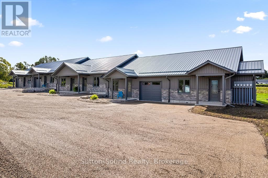 3 - 18 Maple Golf Crescent, Northern Bruce Peninsula, Ontario  N0H 2R0 - Photo 4 - X12387577