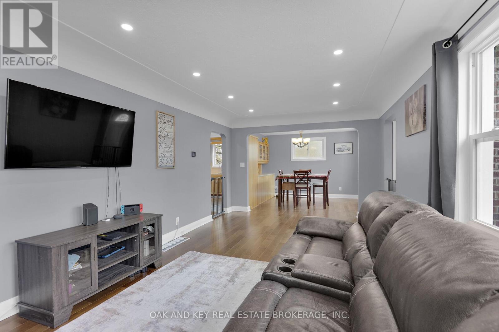 216 Vancouver Street, London East, Ontario  N5W 4R8 - Photo 9 - X12387567