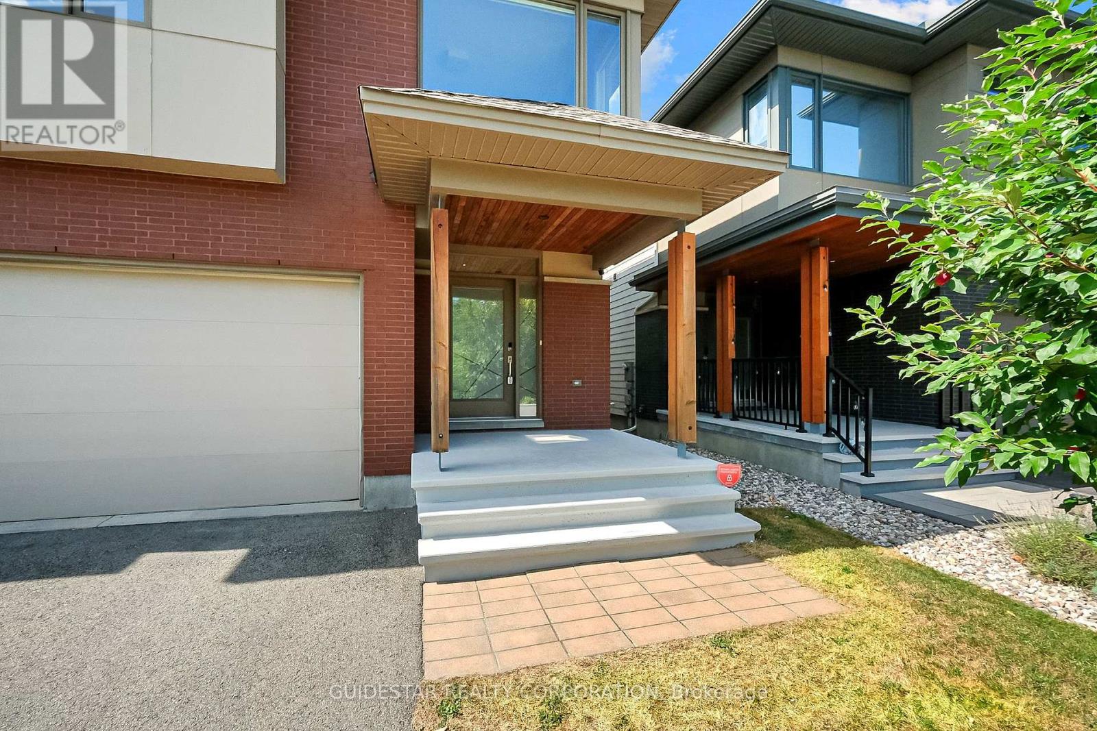 Property at 620 BRIDLEGLEN CRESCENT image 3