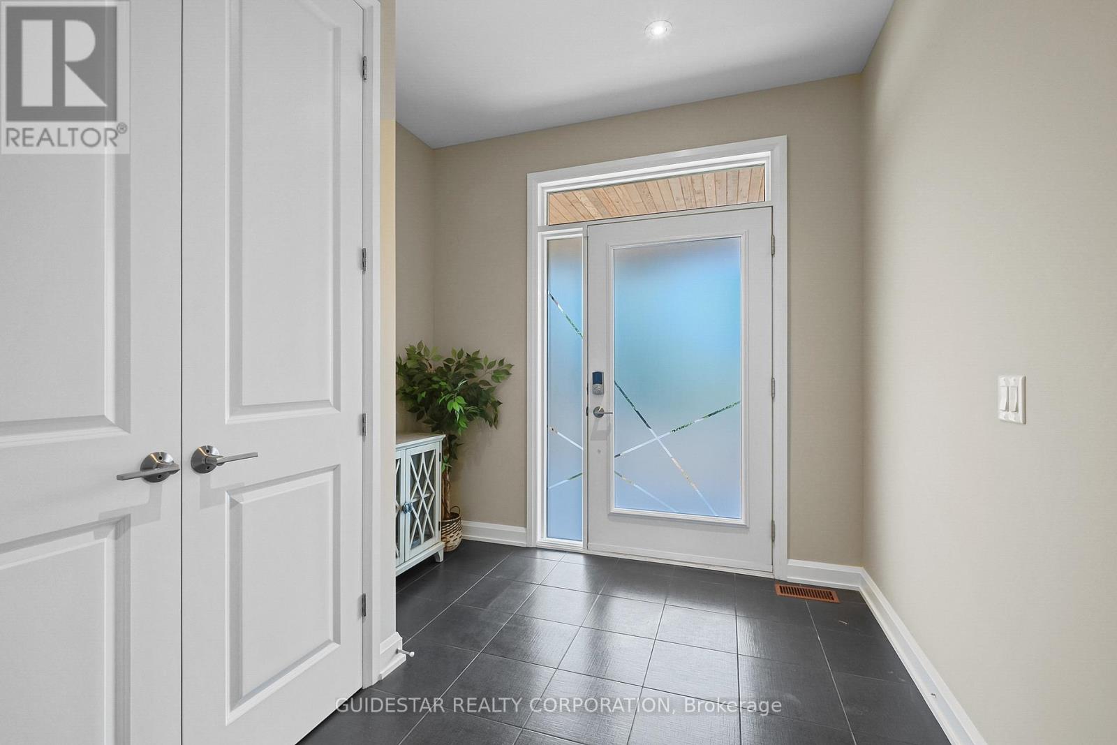 Property at 620 BRIDLEGLEN CRESCENT image 4