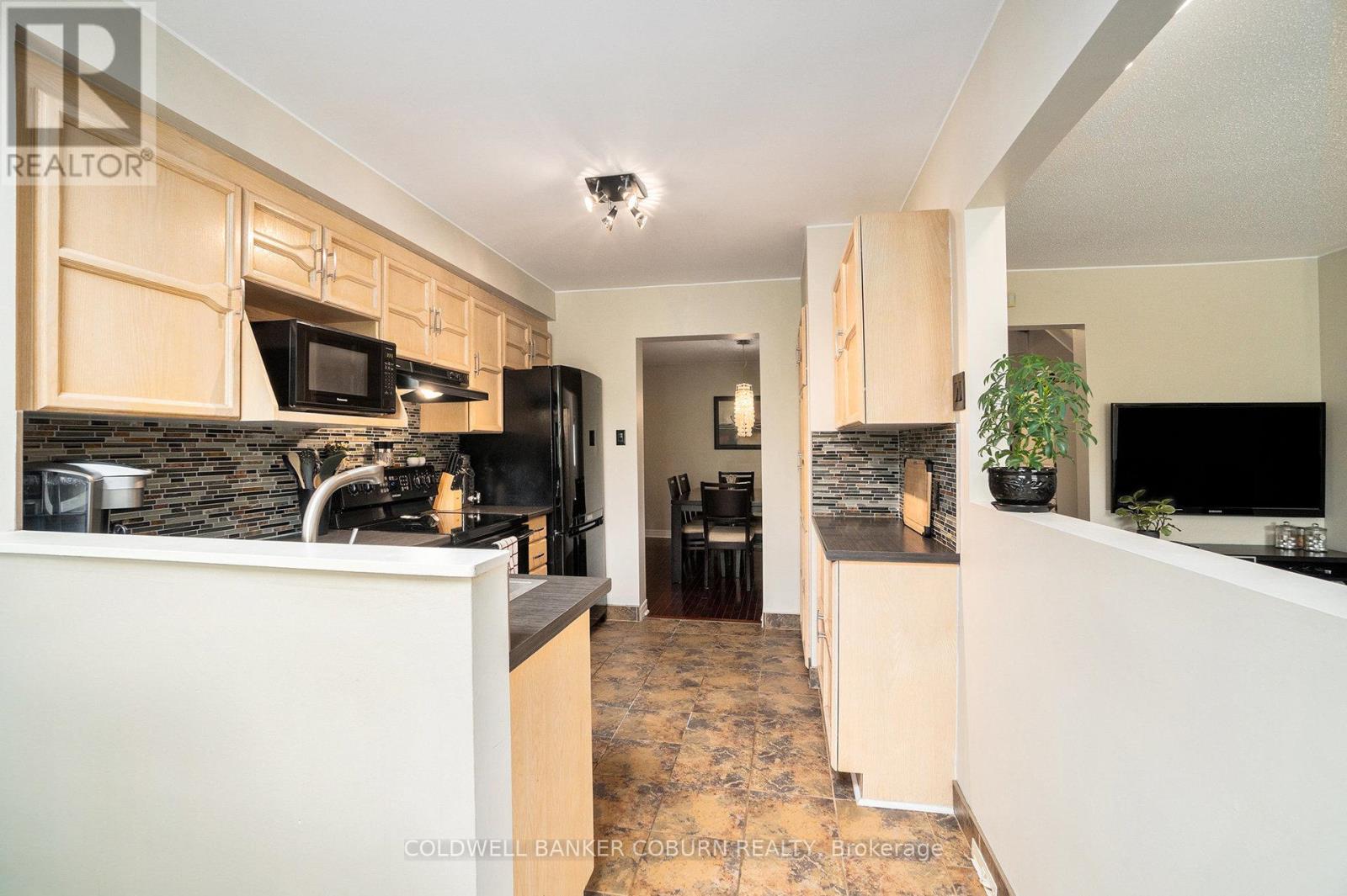 52 Blackdome Crescent, Ottawa, Ontario  K2T 1A9 - Photo 12 - X12387564