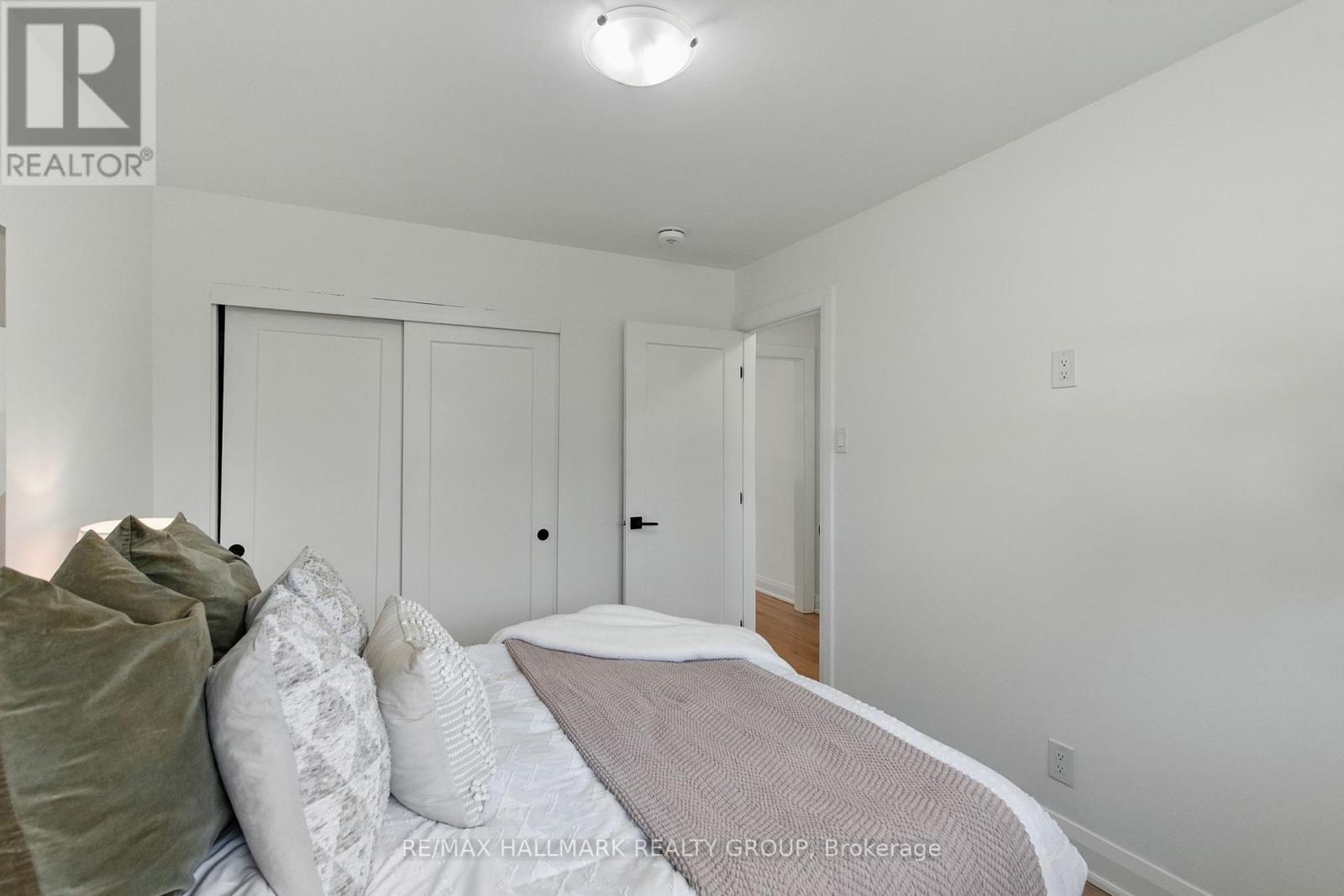 756 Cummings Avenue, Ottawa, Ontario  K1K 2L1 - Photo 12 - X12387588