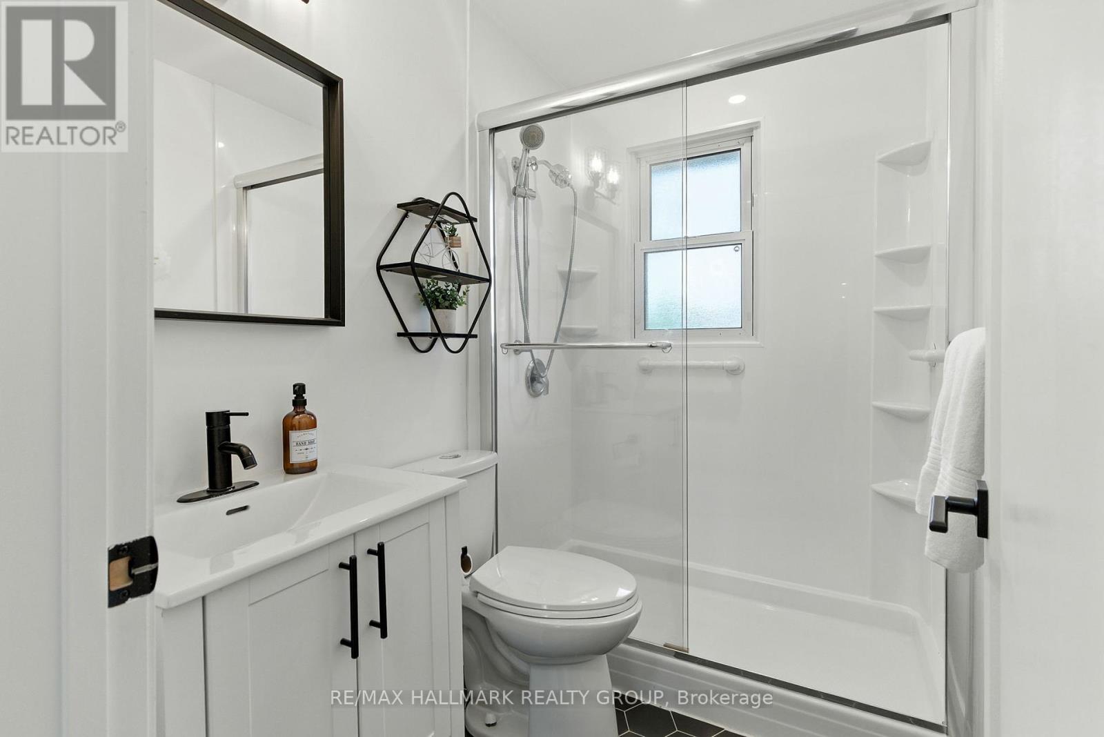 756 Cummings Avenue, Ottawa, Ontario  K1K 2L1 - Photo 13 - X12387588