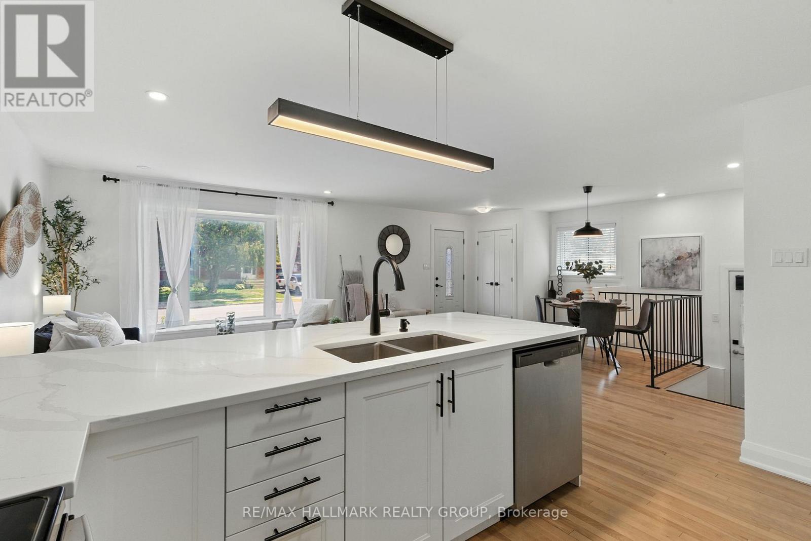 756 Cummings Avenue, Ottawa, Ontario  K1K 2L1 - Photo 7 - X12387588