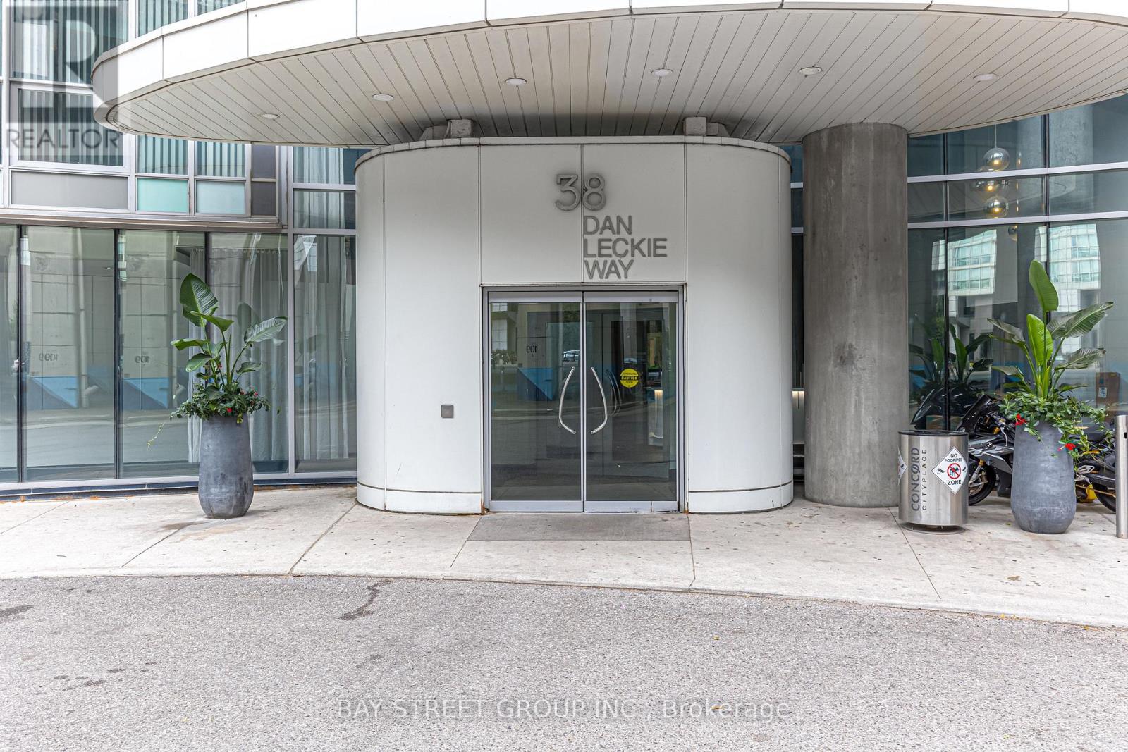 2807 - 38 Dan Leckie Way, Toronto, Ontario  M5V 2V6 - Photo 2 - C12382749