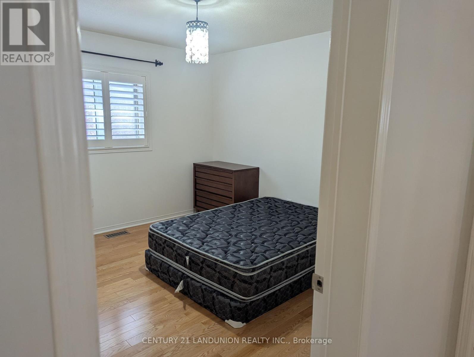 58 Stricker Avenue, Markham, Ontario  L6E 1N6 - Photo 12 - N12386170