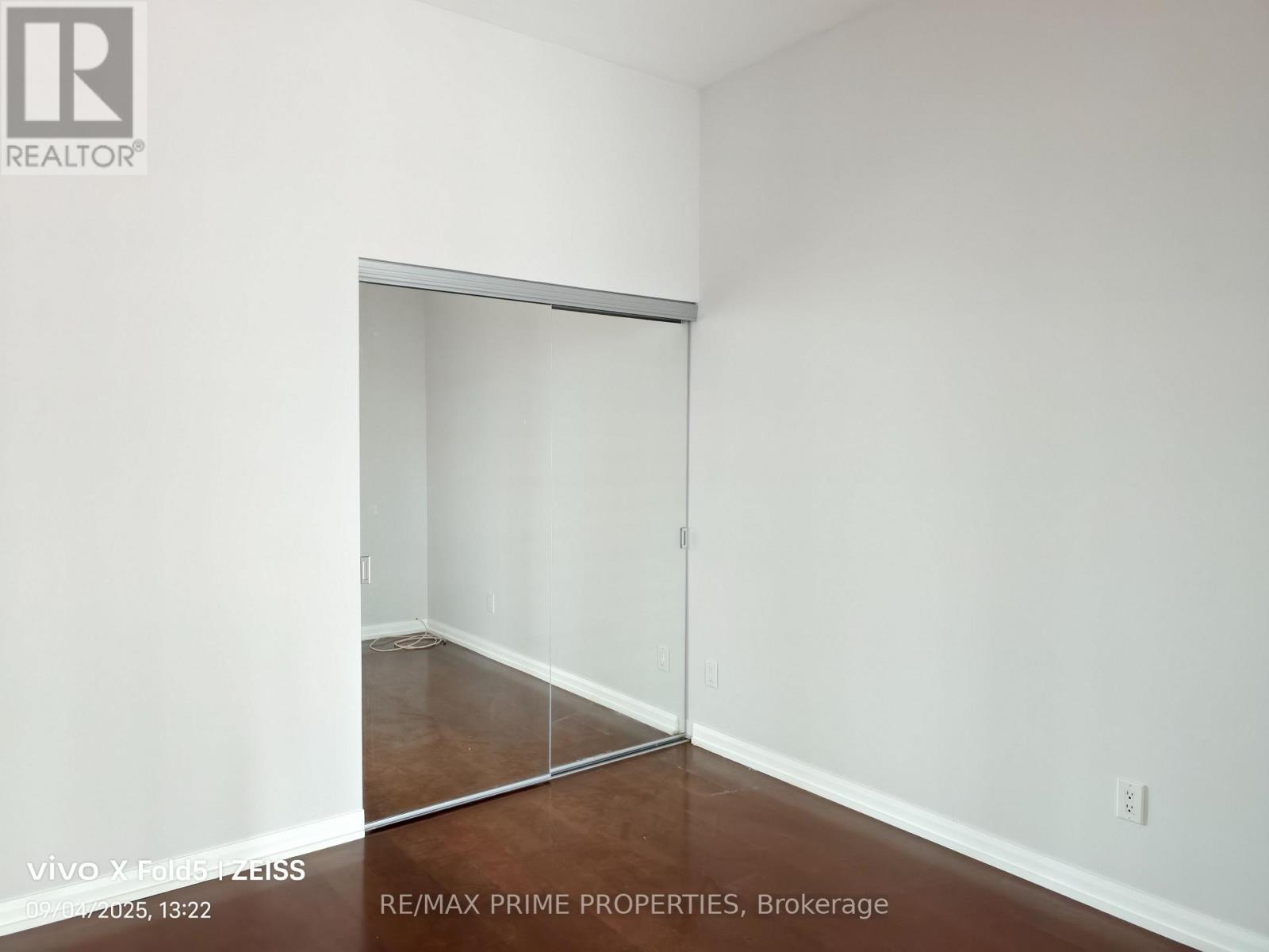 1823 - 111 Elizabeth Street, Toronto, Ontario  M5G 1P7 - Photo 4 - C12387575