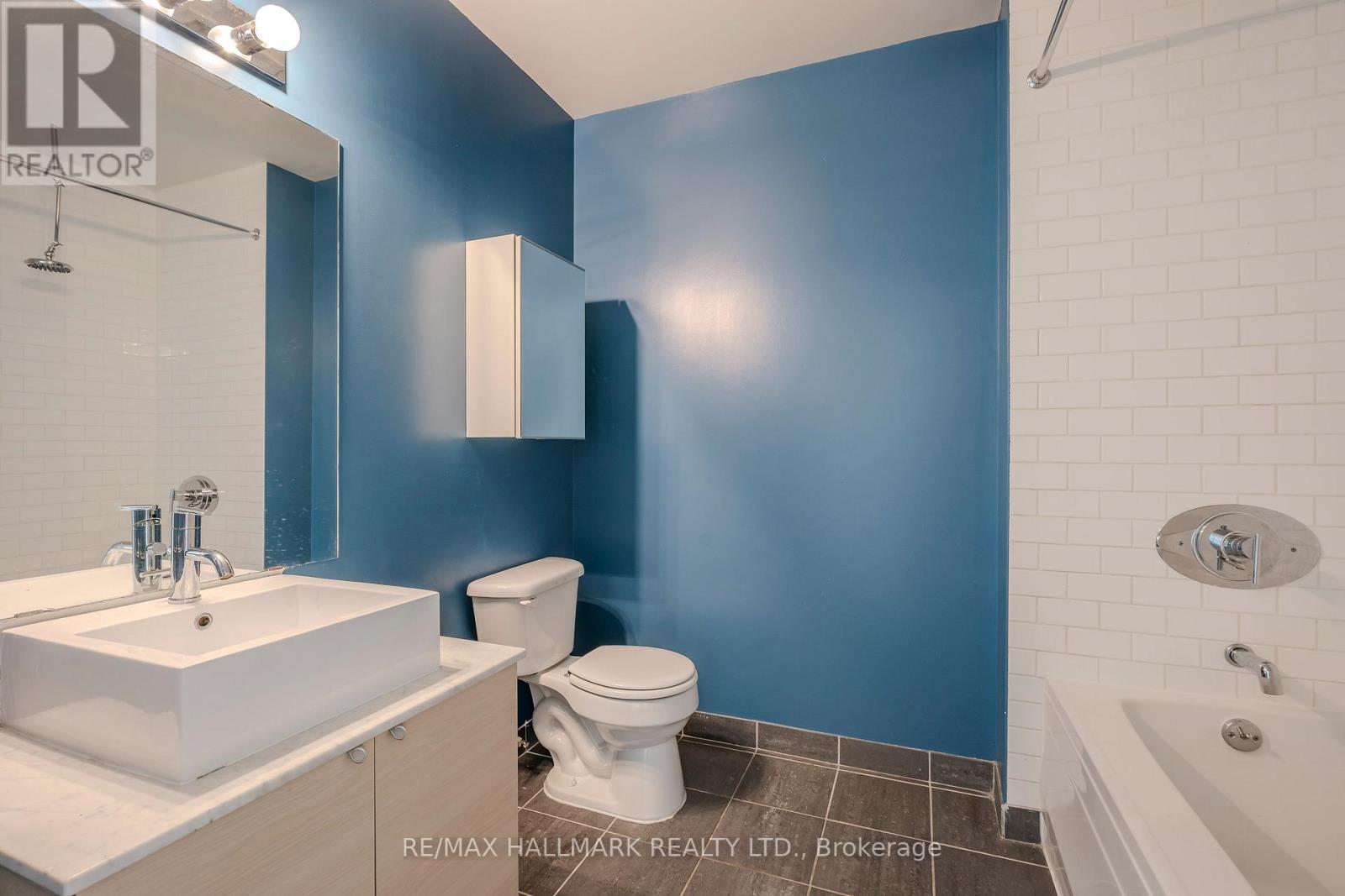 910 - 60 Bathurst Street, Toronto, Ontario  M5V 2P4 - Photo 21 - C12387595