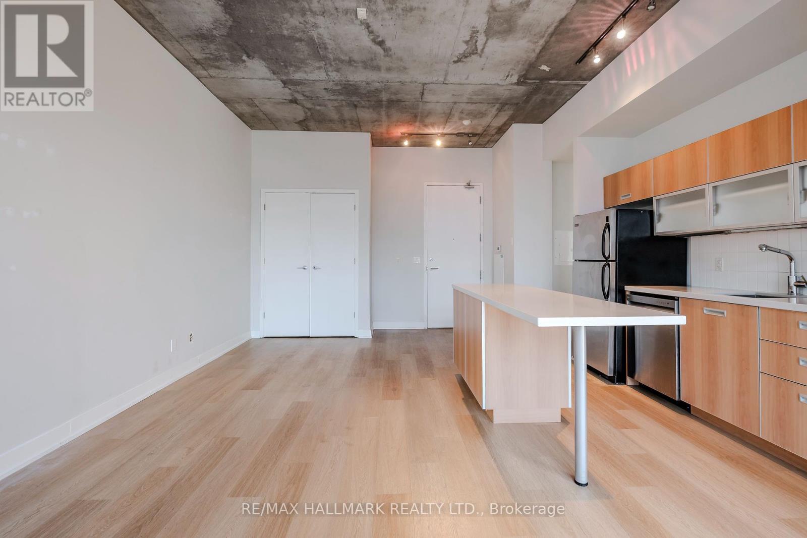 910 - 60 Bathurst Street, Toronto, Ontario  M5V 2P4 - Photo 8 - C12387595