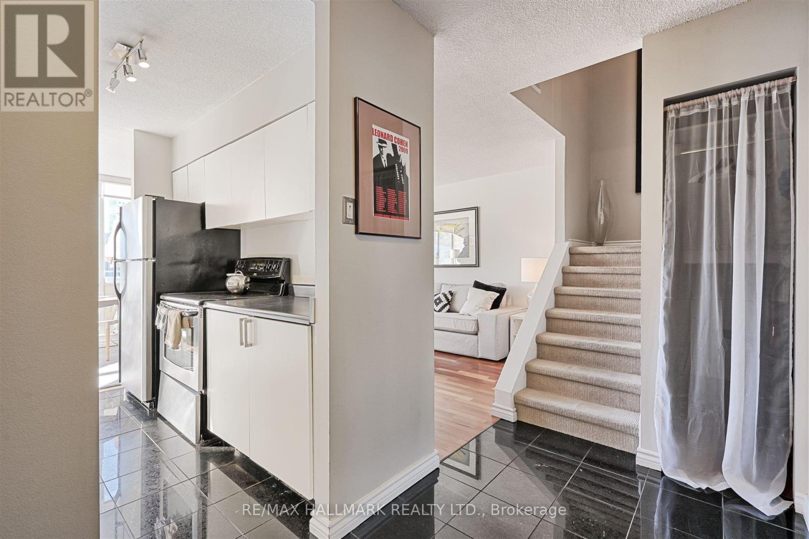 8e - 86 Gerrard Street E, Toronto, Ontario  M5B 2J1 - Photo 2 - C12387602