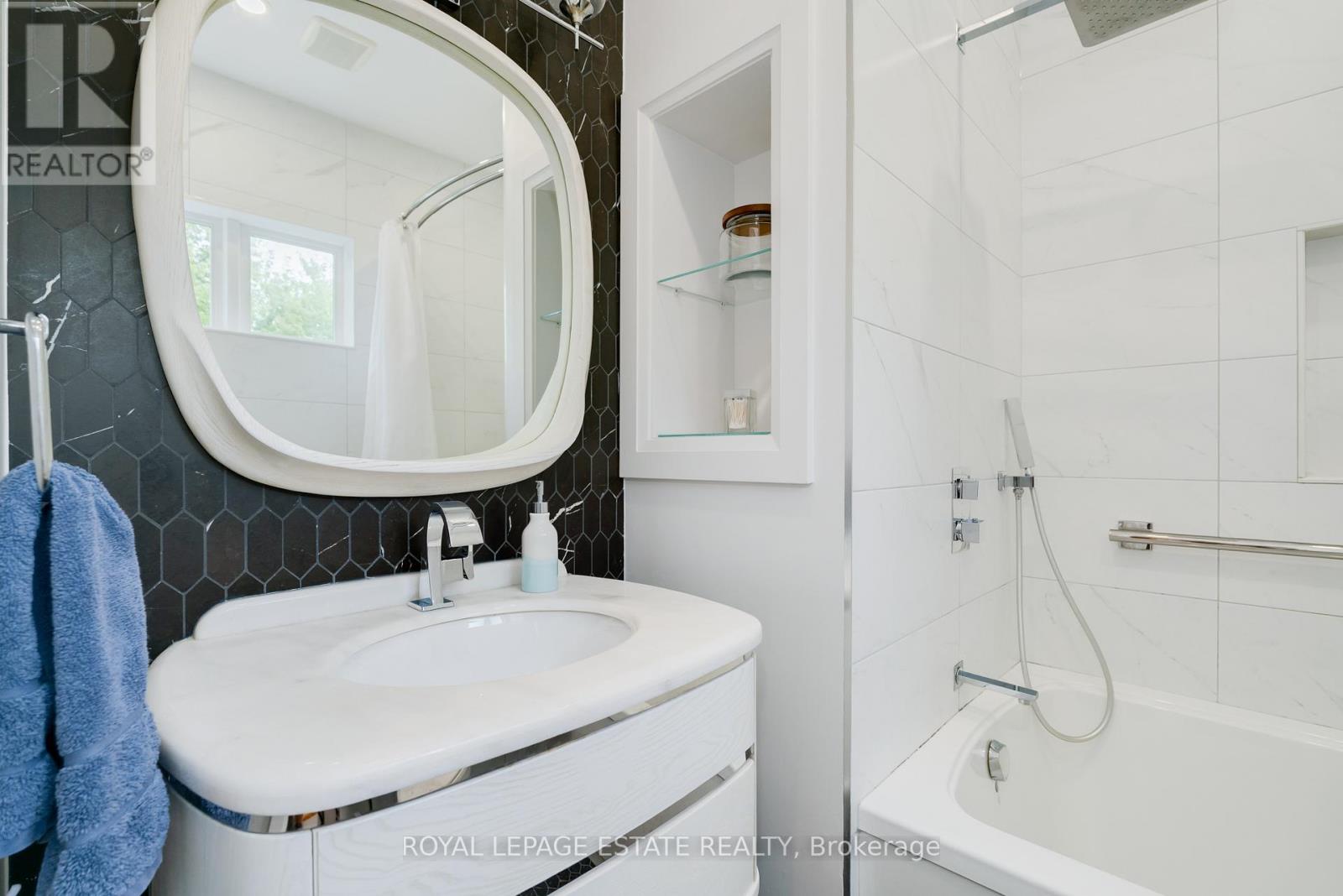 18 Bastedo Avenue, Toronto, Ontario  M4C 3M7 - Photo 26 - E12387599