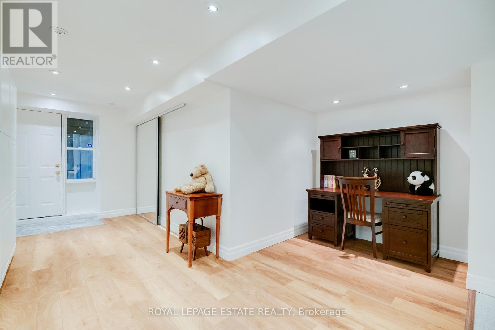 18 Bastedo Avenue, Toronto, Ontario  M4C 3M7 - Photo 32 - E12387599