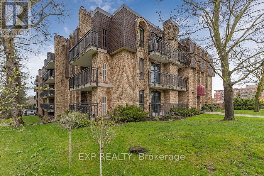 104 - 15390 Yonge Street, Aurora, Ontario  L4G 1N8 - Photo 1 - N12387592