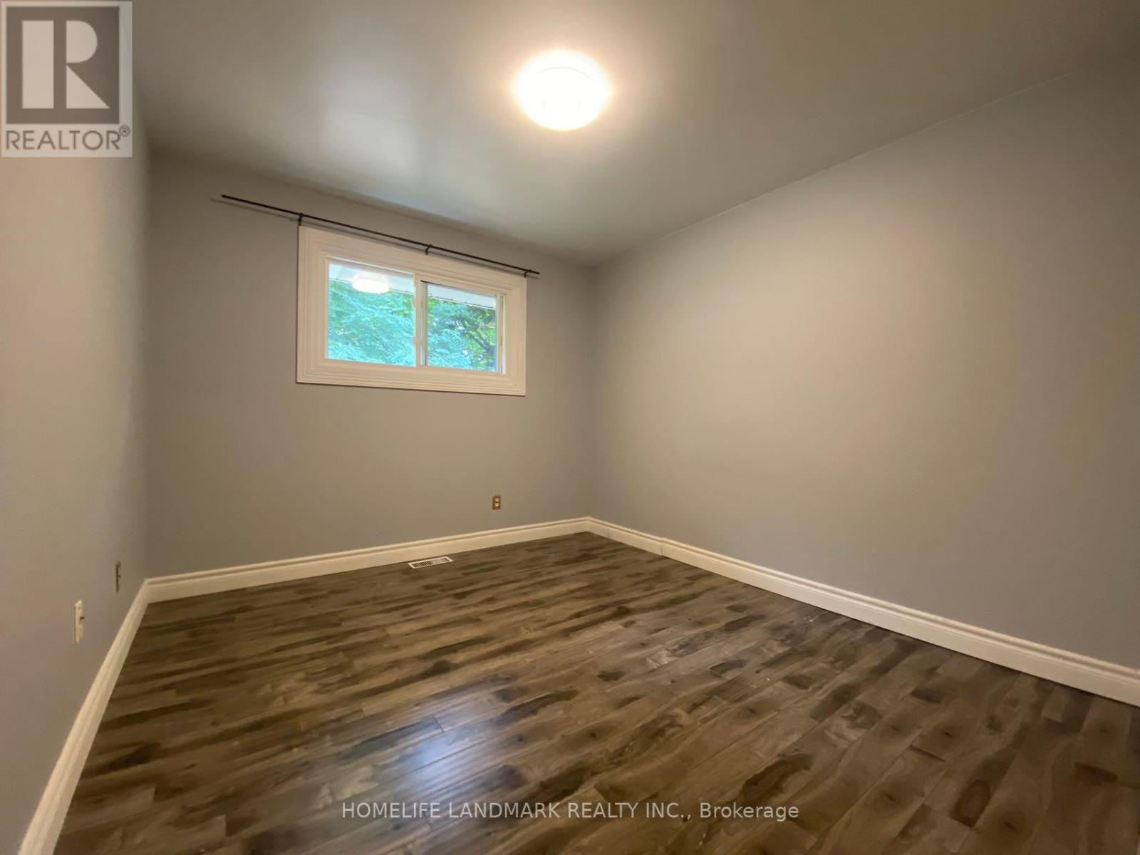 1052 Elgin Street, Newmarket, Ontario  L3Y 3C1 - Photo 4 - N12387636