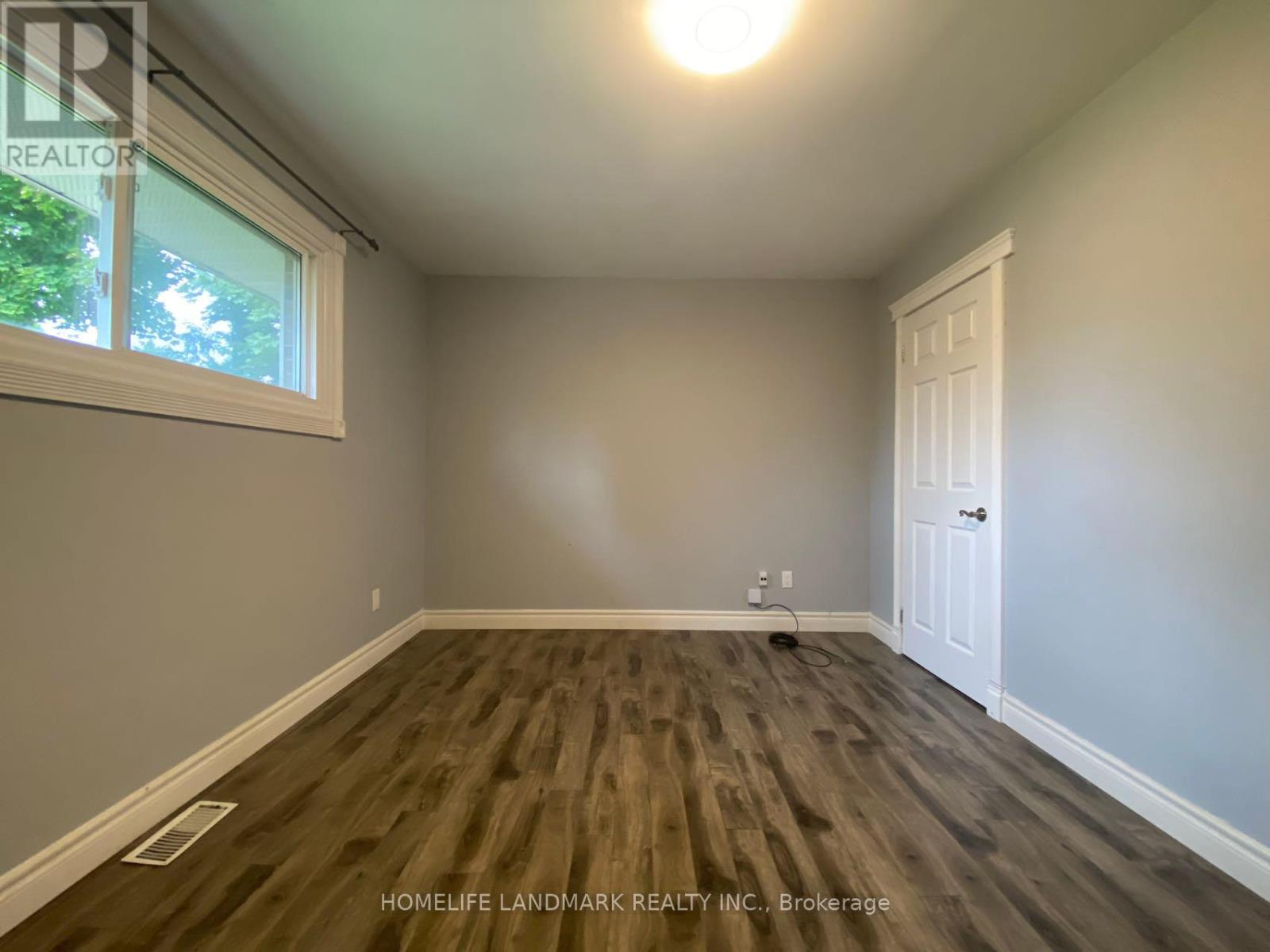 1052 Elgin Street, Newmarket, Ontario  L3Y 3C1 - Photo 7 - N12387636
