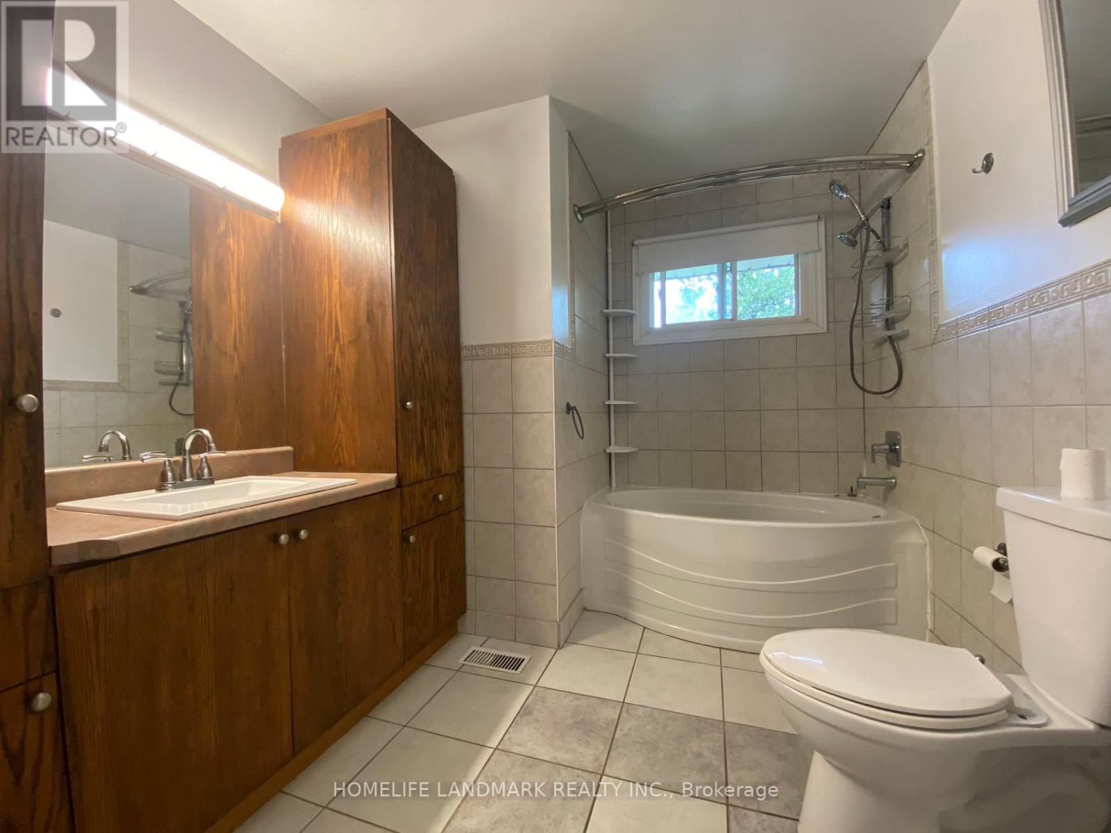 1052 Elgin Street, Newmarket, Ontario  L3Y 3C1 - Photo 9 - N12387636