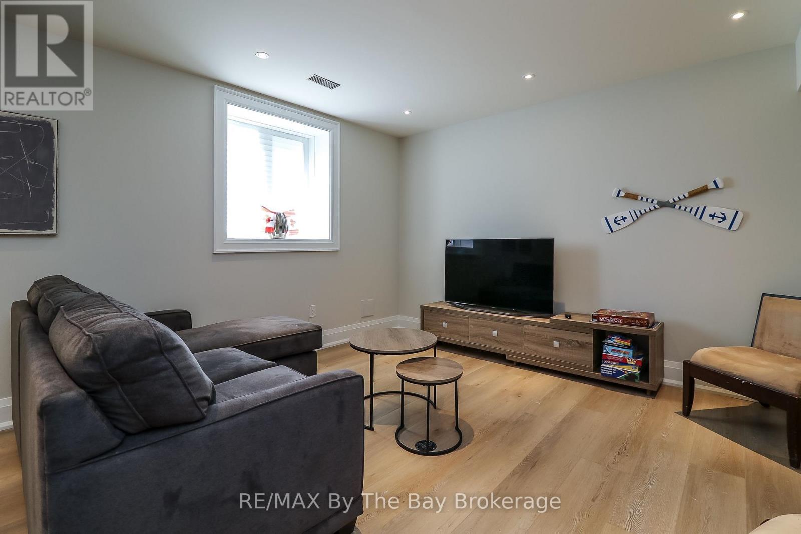 35 48th Street N, Wasaga Beach, Ontario  L9Z 1Y3 - Photo 46 - S12387687