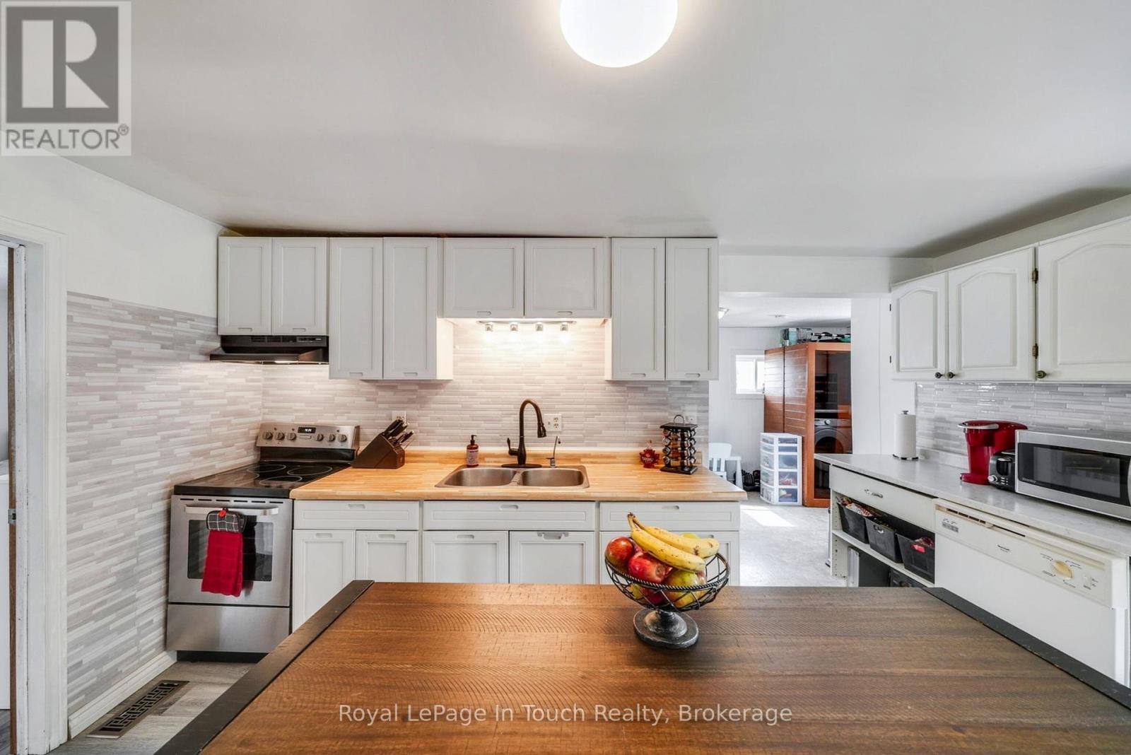 116 Robert Street E, Penetanguishene, Ontario  L9M 1J2 - Photo 11 - S12387714