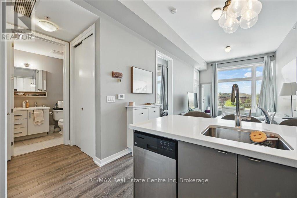 420 - 457 Plains Road E, Burlington, Ontario  L7T 0B8 - Photo 3 - W12387669