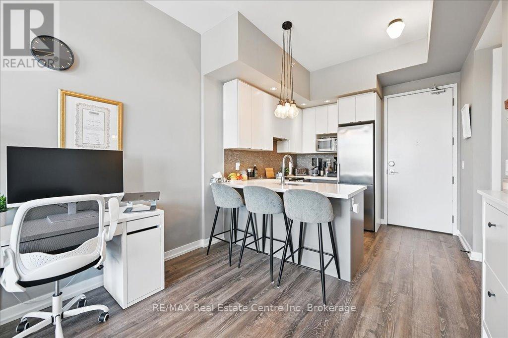 420 - 457 Plains Road E, Burlington, Ontario  L7T 0B8 - Photo 4 - W12387669