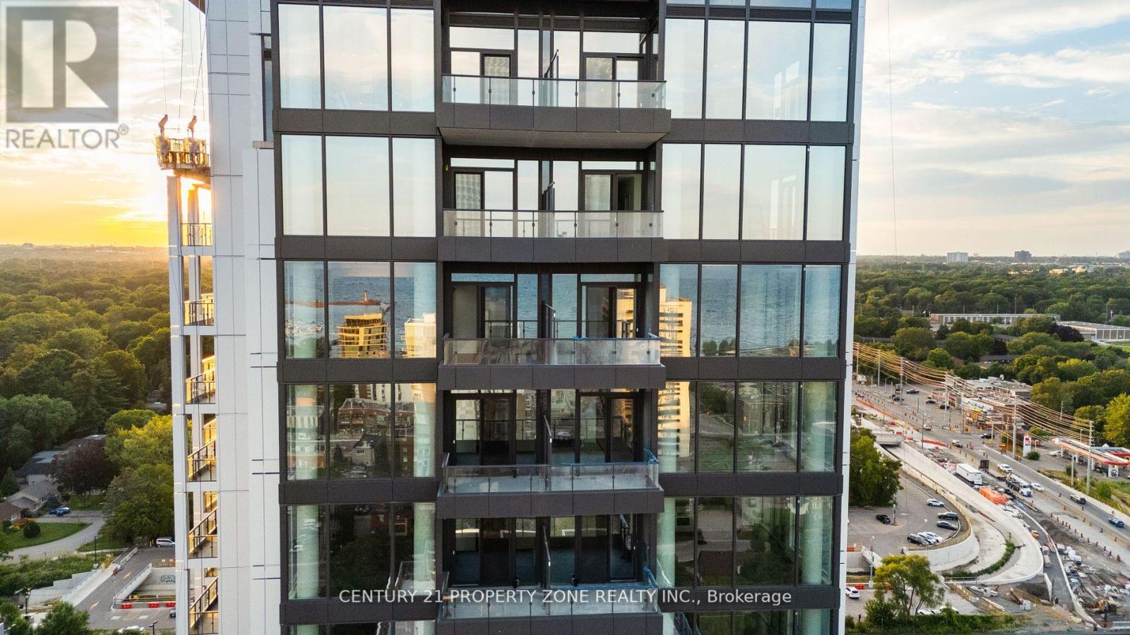 2003 - 28 Ann Street, Mississauga, Ontario  L5G 0E1 - Photo 2 - W12387548