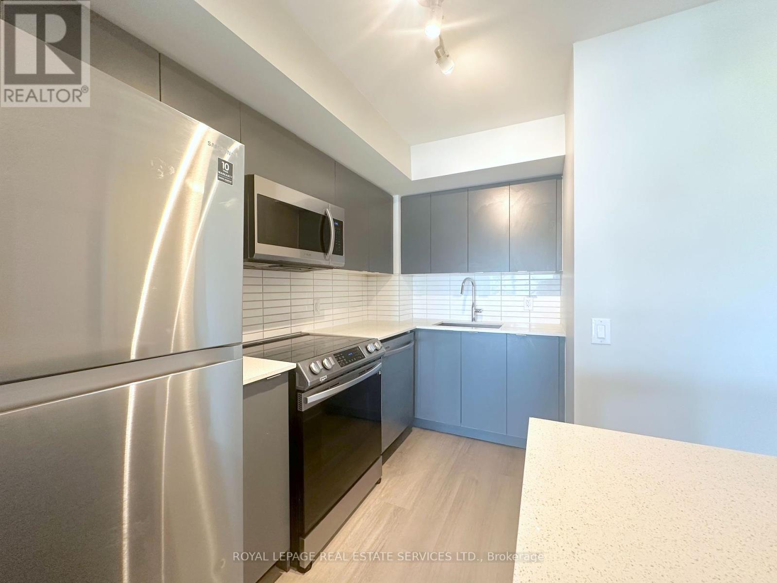 313 - 3385 Dundas Street W, Toronto, Ontario  M6S 2S2 - Photo 2 - W12387558