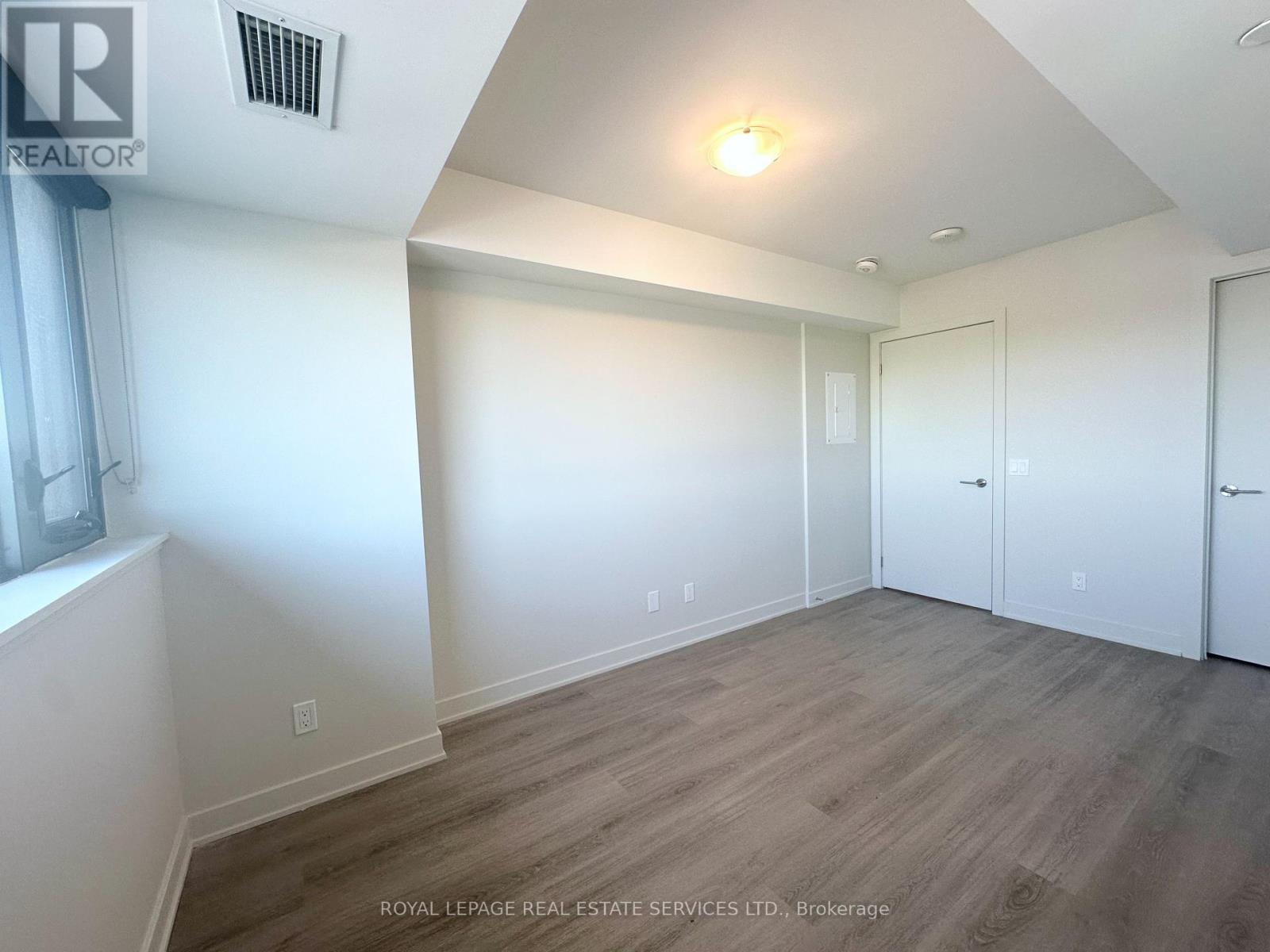313 - 3385 Dundas Street W, Toronto, Ontario  M6S 2S2 - Photo 5 - W12387558