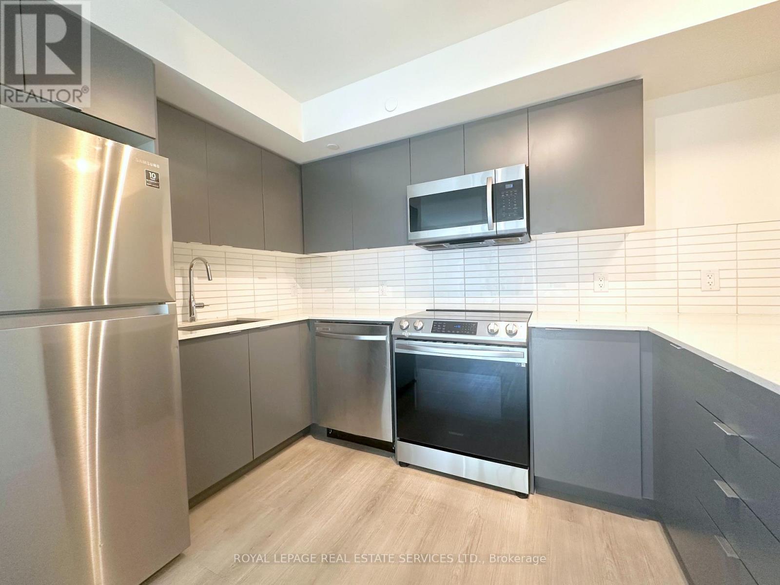 322 - 3385 Dundas Street W, Toronto, Ontario  M6S 2S2 - Photo 2 - W12387586