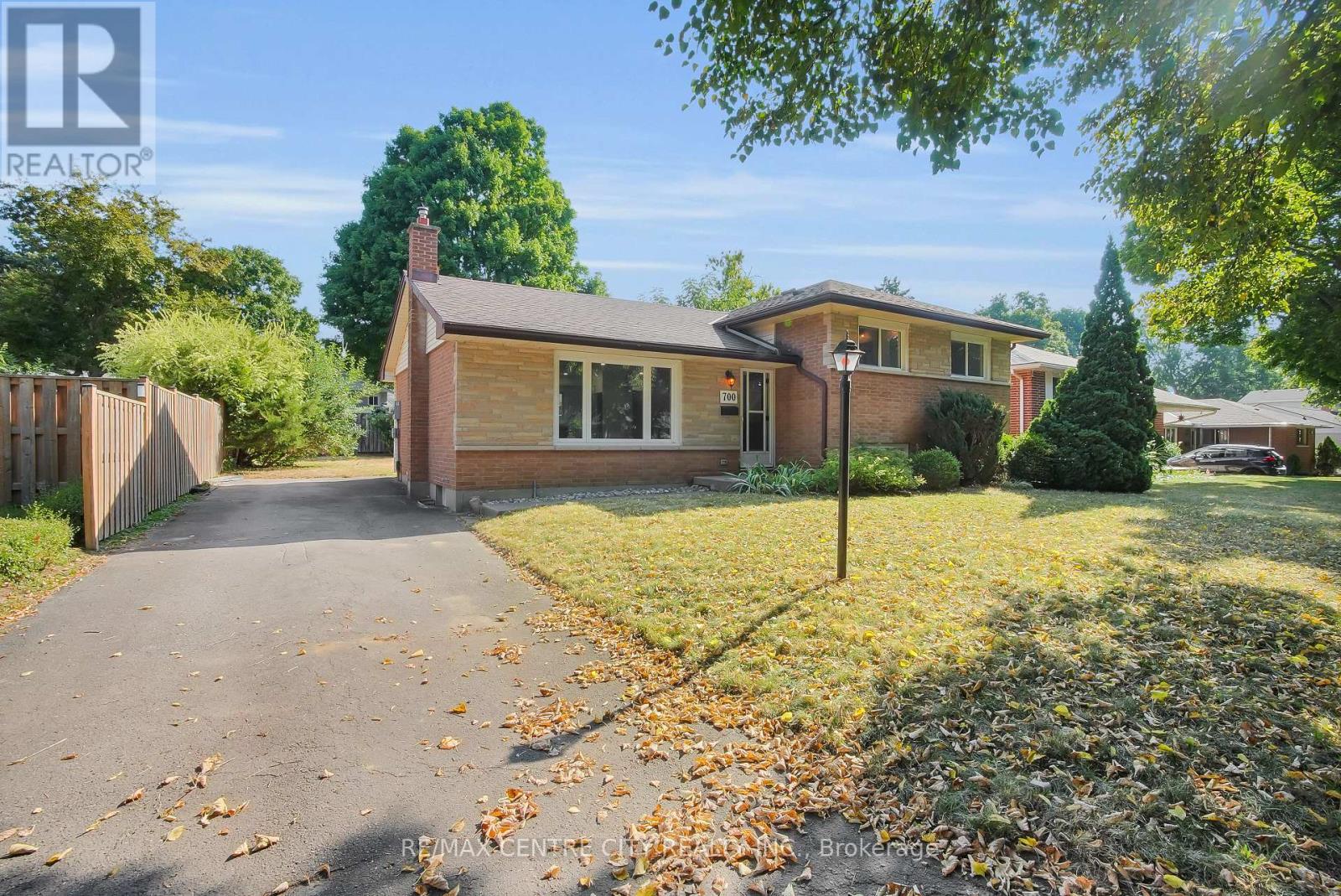 700 Glengyle Crescent, London North, Ontario  N5X 1X7 - Photo 2 - X12387710