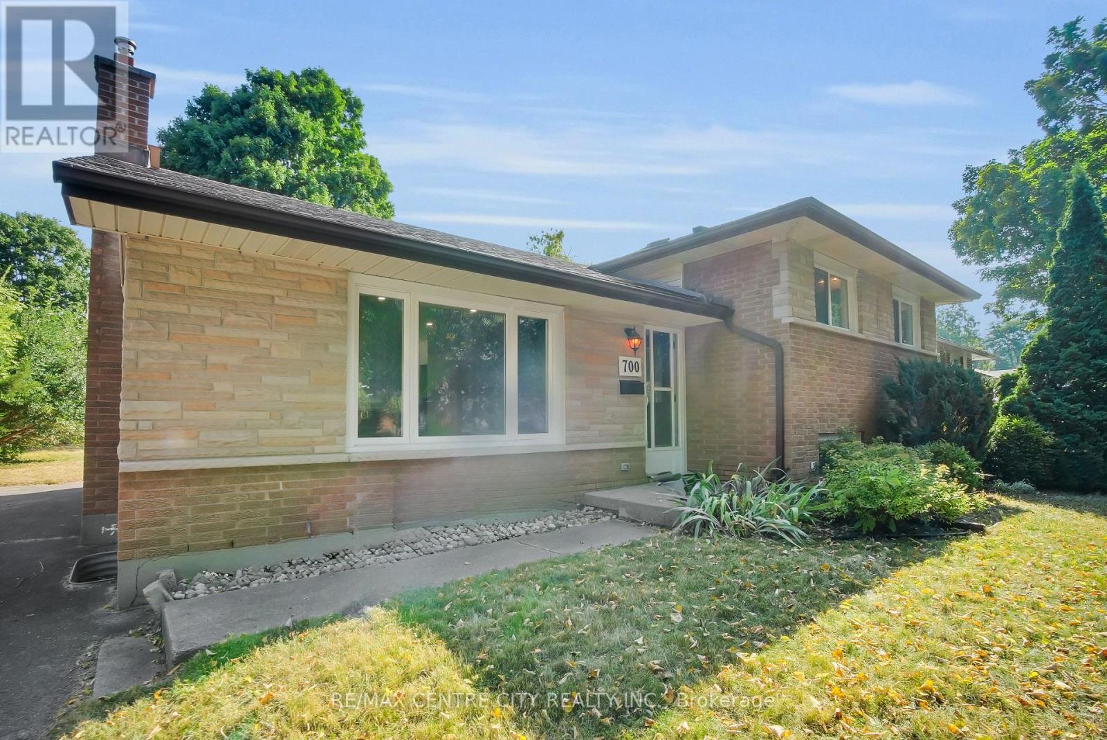 700 Glengyle Crescent, London North, Ontario  N5X 1X7 - Photo 3 - X12387710