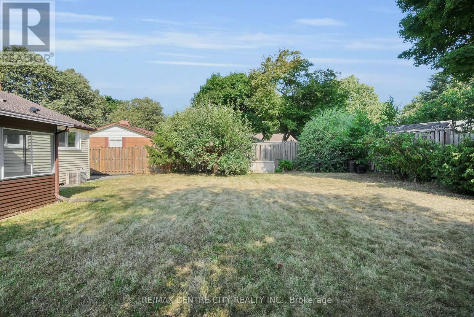 700 Glengyle Crescent, London North, Ontario  N5X 1X7 - Photo 37 - X12387710
