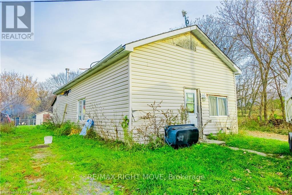 103 Bay Street, Leeds And The Thousand Islands, Ontario  K0H 2N0 - Photo 11 - X12387542