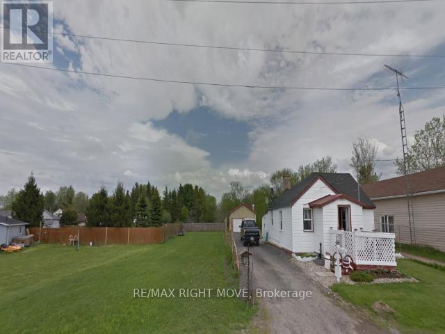 103 Bay Street, Leeds And The Thousand Islands, Ontario  K0H 2N0 - Photo 19 - X12387542