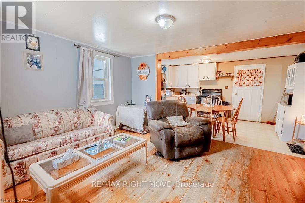 103 Bay Street, Leeds And The Thousand Islands, Ontario  K0H 2N0 - Photo 7 - X12387542