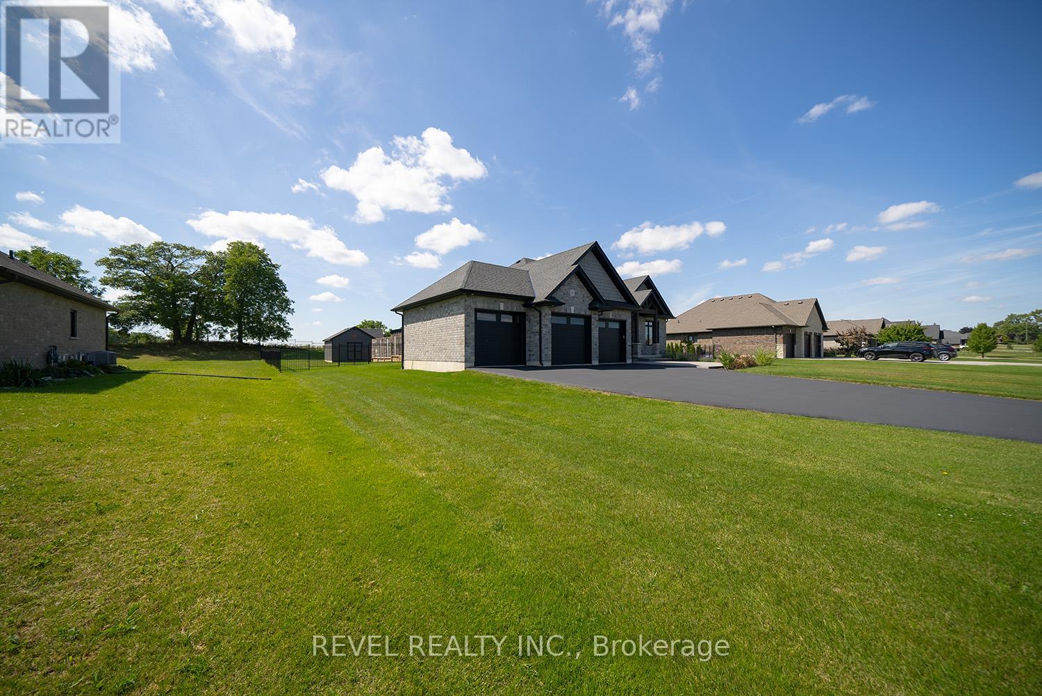21 Tedley Boulevard, Brantford, Ontario  N3T 0E3 - Photo 3 - X12387597